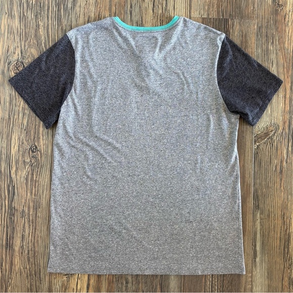 On the Byas Colorblock S/S Henley Tee Shirt Mens L Gray Speckled Teal Pocket - Picture 2 of 10